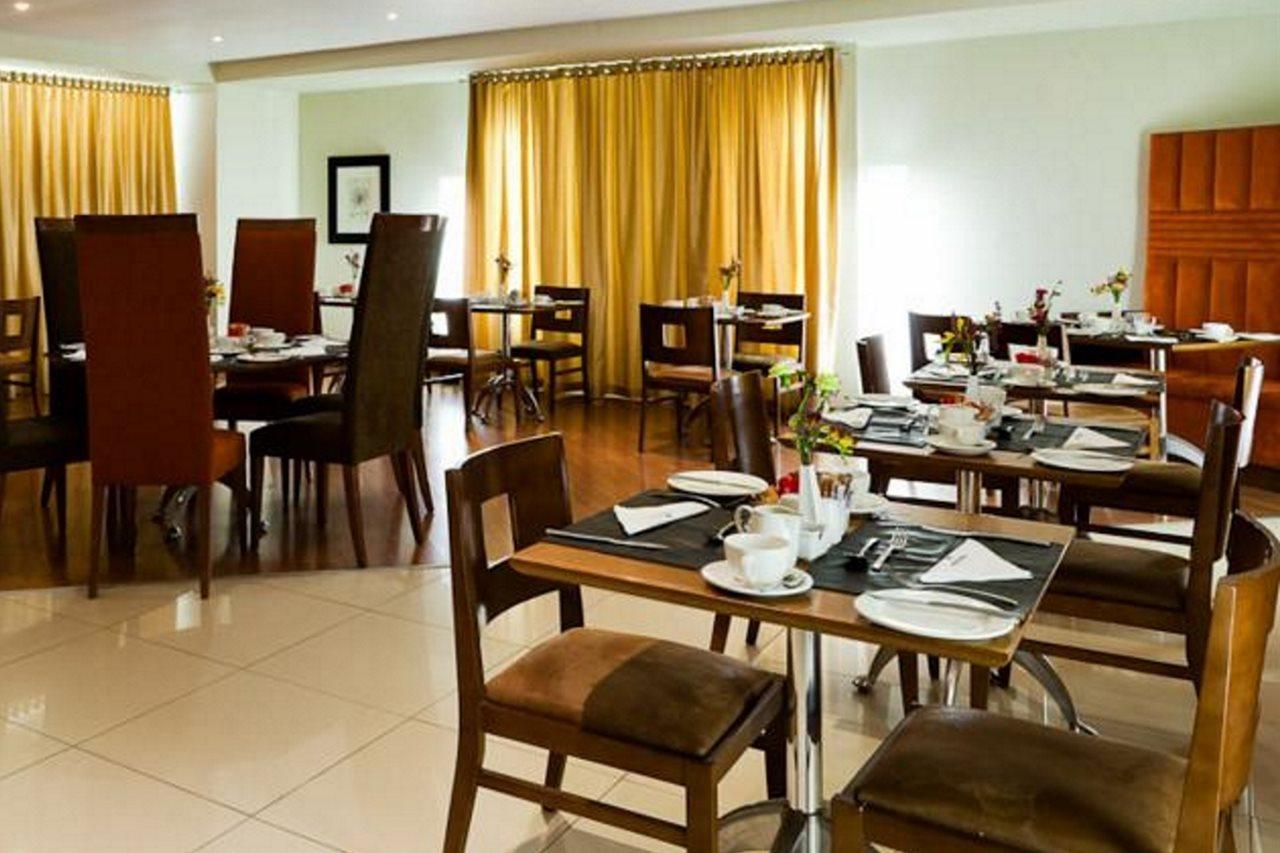 The Oasis Hotel Upington Bagian luar foto