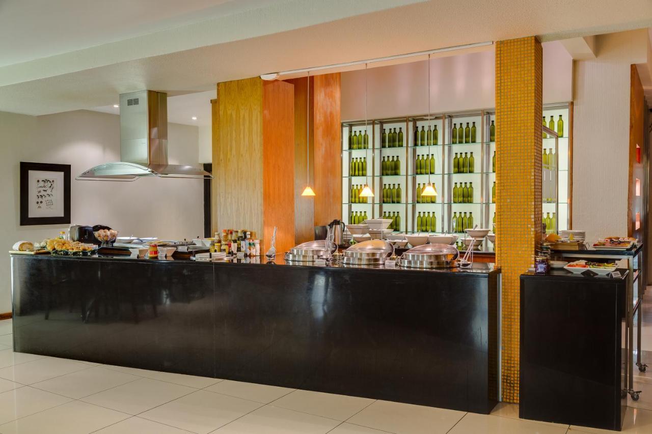 The Oasis Hotel Upington Bagian luar foto