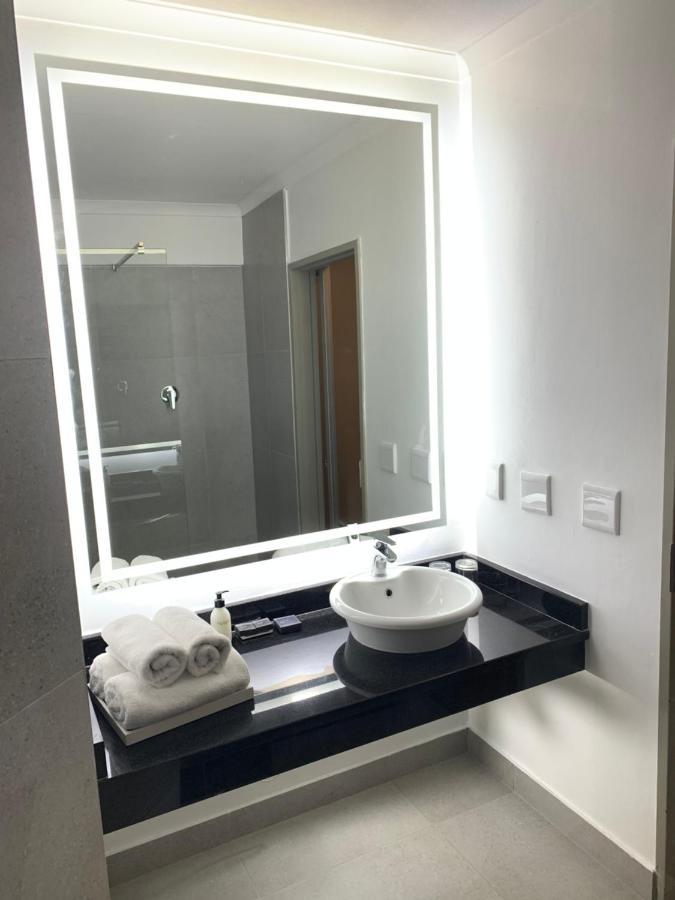 The Oasis Hotel Upington Bagian luar foto