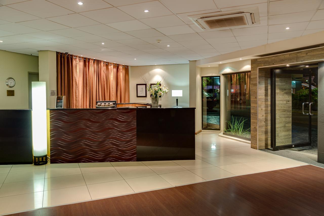 The Oasis Hotel Upington Bagian luar foto