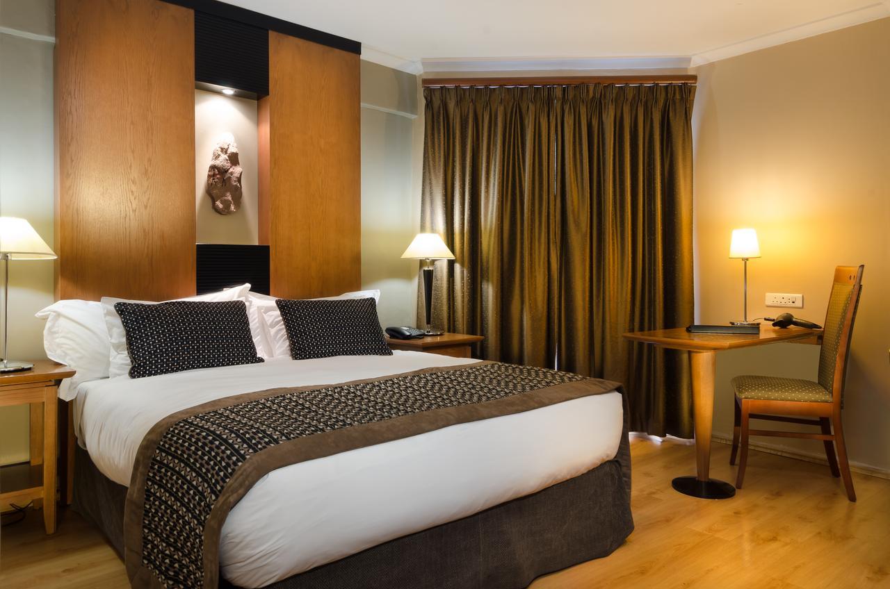 The Oasis Hotel Upington Bagian luar foto