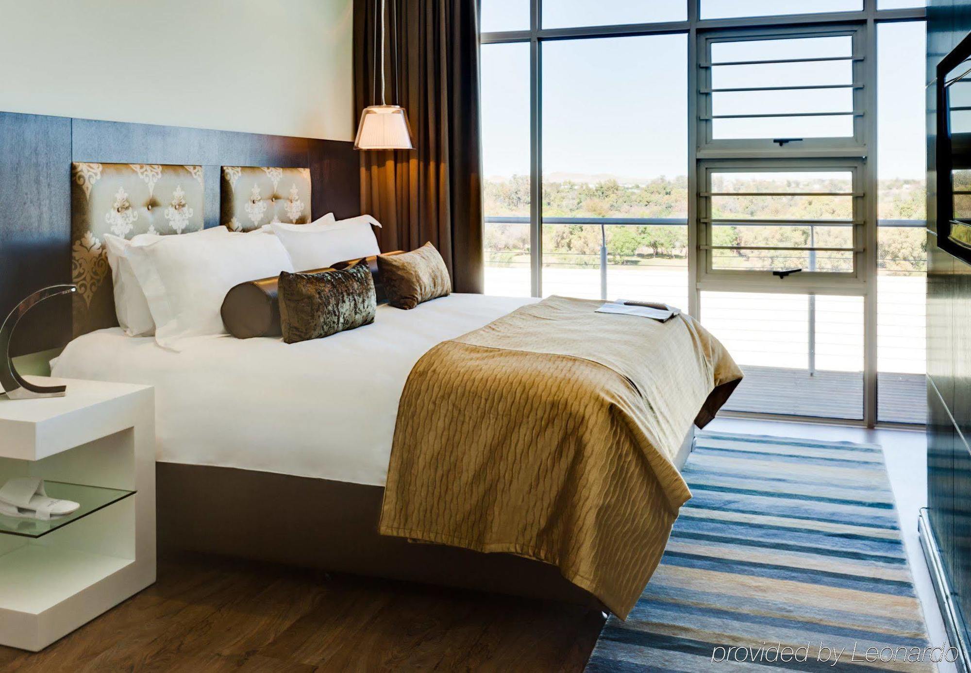 The Oasis Hotel Upington Bagian luar foto