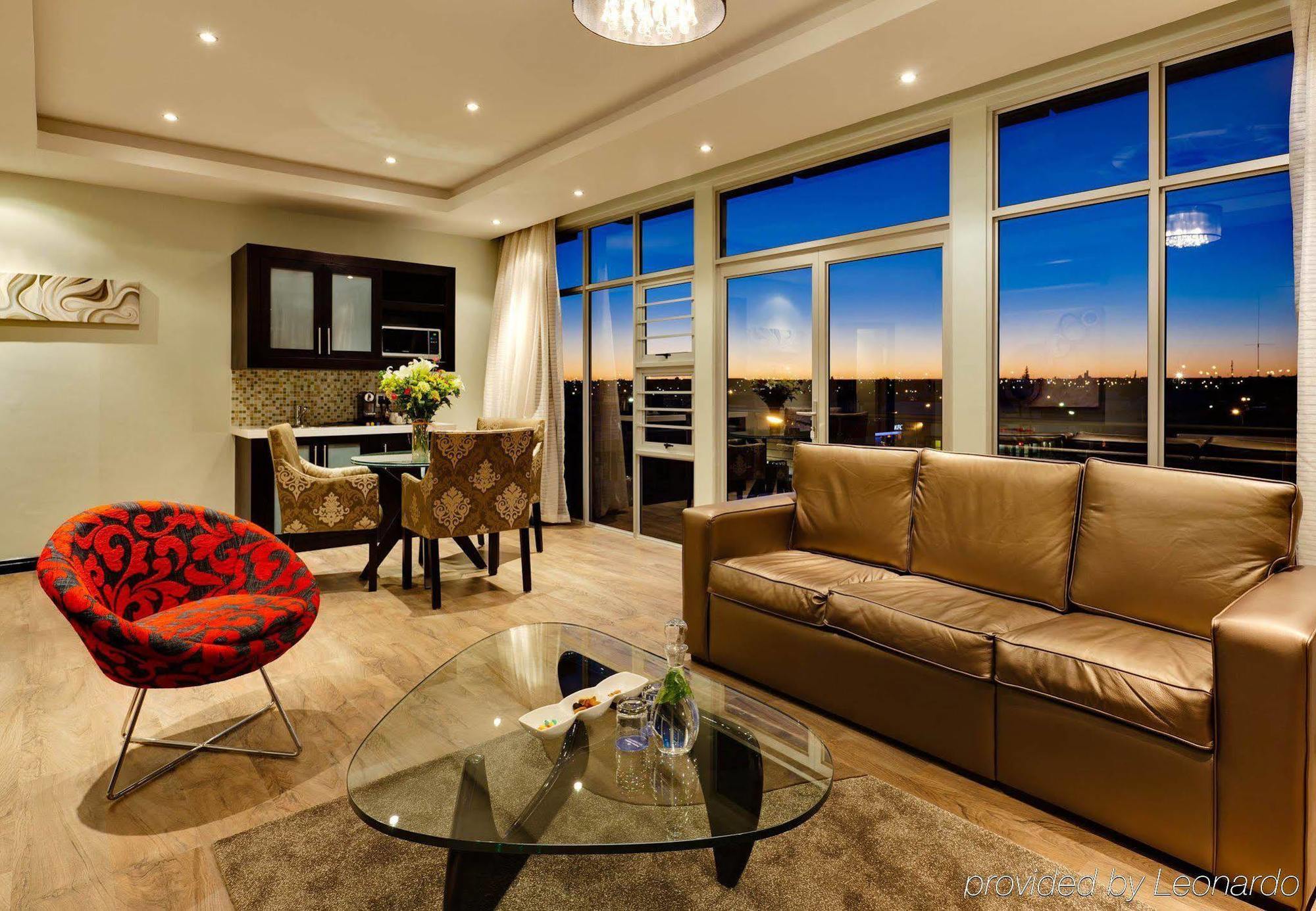The Oasis Hotel Upington Bagian luar foto